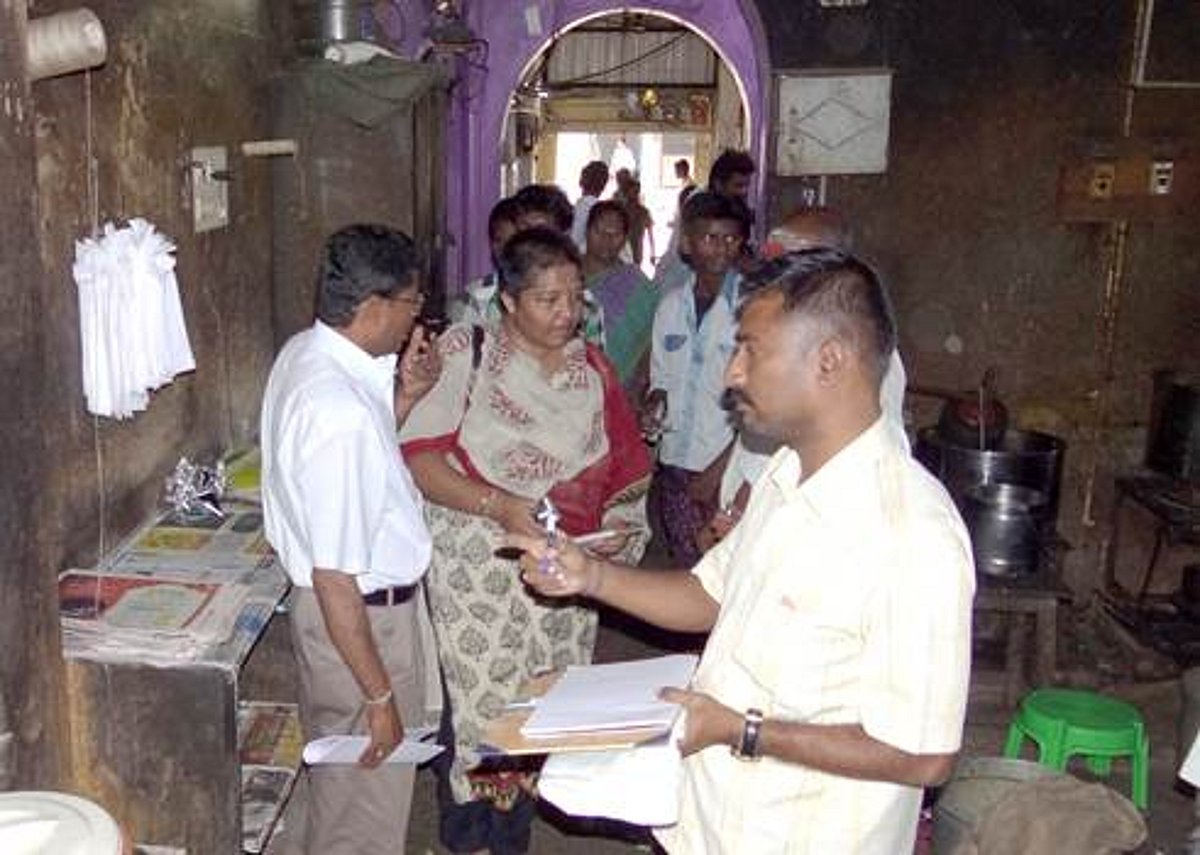 உணவு விடுதிகளில் சுகாதாரத்துறை அதிகாரிகள் ஆய்வு